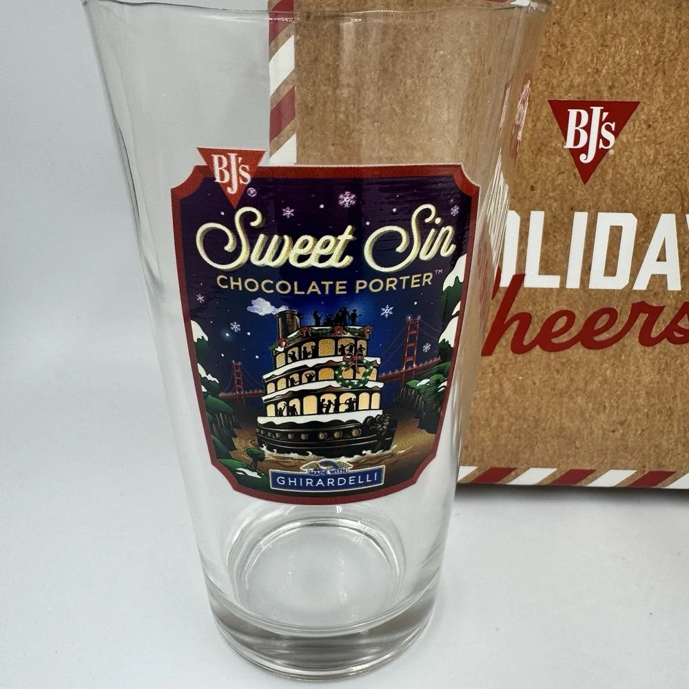 BJs Restaurant Brewhouse Sweet Sin Chocolate Porter & Hard‎ Root Beer Pint Glass